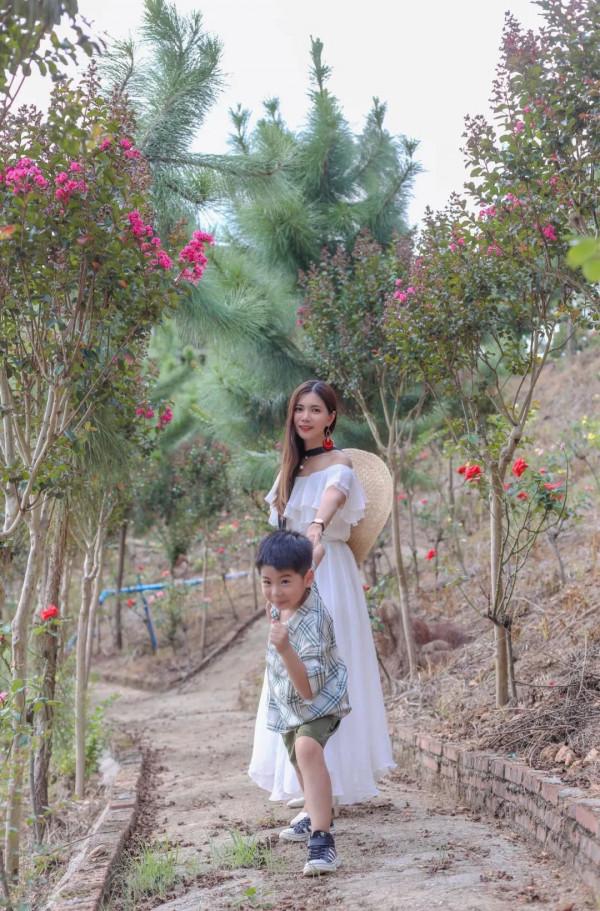 周邊遊｜住進小木屋泡私湯，乘網紅小火車玩彩虹滑道