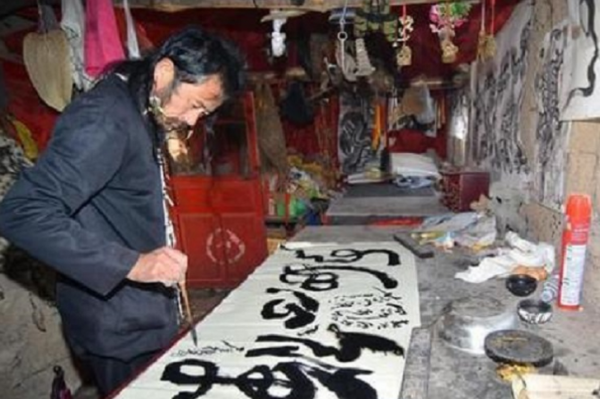 山東一位道長堅信龍真實存在，並上山尋龍16年，至今仍在山上堅持