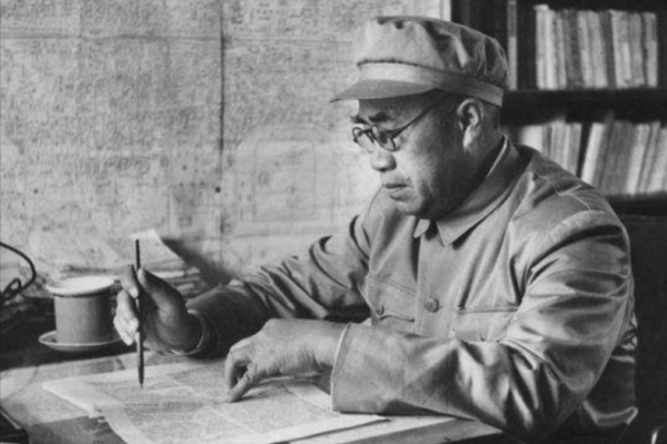 雙槍女俠懷孕4月，為掩護紅軍被敵人砍頭，朱德大哭：她是為了我