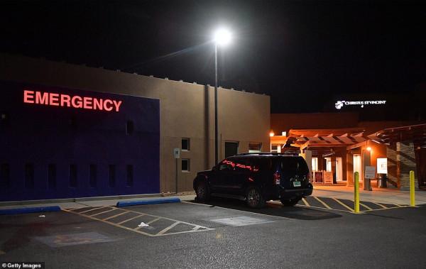 電影道具槍被裝成真子彈！美國老牌演員片場意外走火，一死一傷