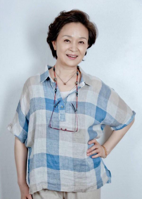 劉莉莉:30多歲相親嫁圈外人,巔峰期放棄事業,女兒是她的驕傲 劉莉莉:30多歲相親嫁圈外人,巔峰期放棄事業,女兒是她的驕傲