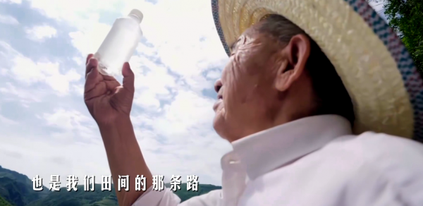 把唐國強和張國立安排在一起，導演用心了，殷秀梅把晚會推向高潮