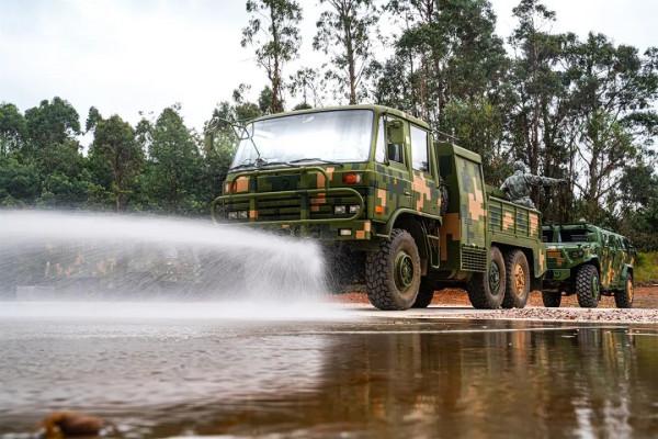 降魔神兵:訓練場上的“象鼻人” 降魔神兵:訓練場上的“象鼻人”