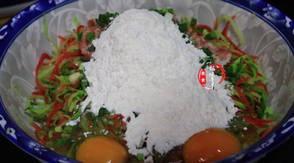 炸蘿蔔丸子,到底用麵粉還是澱粉?告訴你正確做法,個個酥脆可口 炸蘿蔔丸子,到底用麵粉還是澱粉?告訴你正確做法,個個酥脆可口