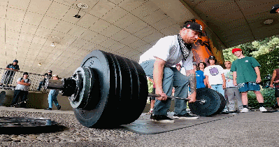 美國人健身水平有多高？人均硬拉100公斤...