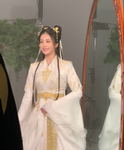 羅雲熙的《長月燼明》曝造型，陳都靈臉腫變樣，沒成功豔壓白鹿