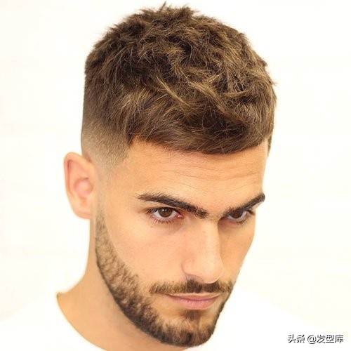 微卷 輕燙 側背頭 紋理燙 漸變 寸頭 丸子頭 二分頭 一次看男士髮型案例 微卷 輕燙 側背頭 紋理燙 漸變 寸頭 丸子頭 二分頭 一次看男士髮型案例