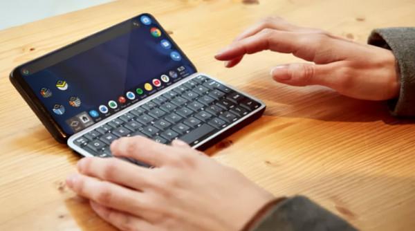 黑莓繼承者?全鍵盤+雙系統手機發布,價格比iPhone13還貴 黑莓繼承者?全鍵盤+雙系統手機發布,價格比iPhone13還貴