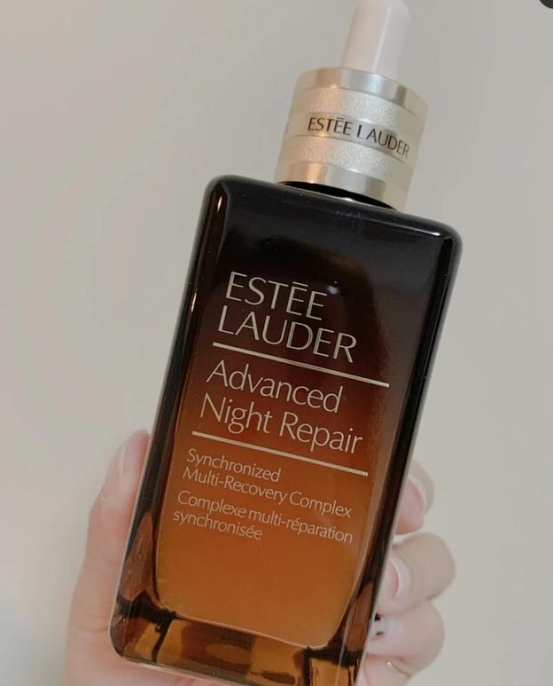 經常熬夜用什麼牌子的精華液去黃效果好？這些精華讓你元氣滿滿