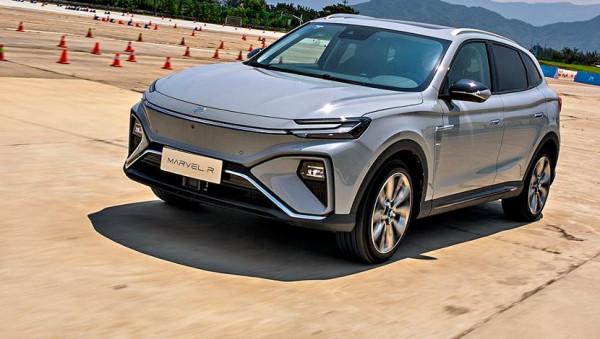 智駕開箱丨底盤和操控是給我最大的驚喜,場地試駕上汽R汽車MARVEL R 智駕開箱丨底盤和操控是給我最大的驚喜,場地試駕上汽R汽車MARVEL R