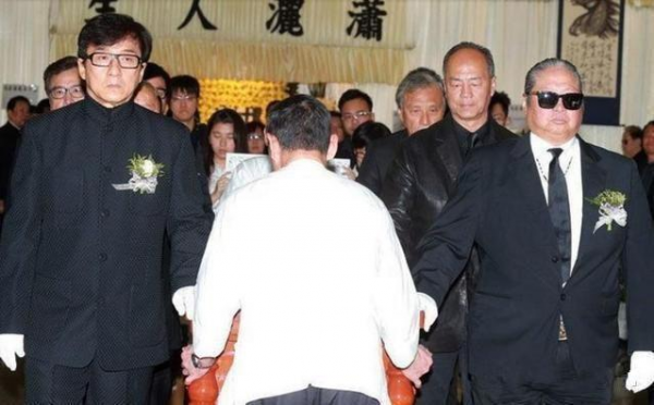 深受病痛折磨的8位明星，各有各的苦衷，有人因病遺憾離世