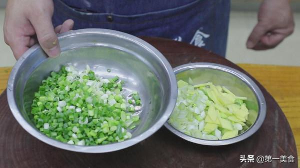 河南人有多愛吃麵條？黏糊糊的蘿蔔絲湯麵條，天冷懟一碗渾身暖和