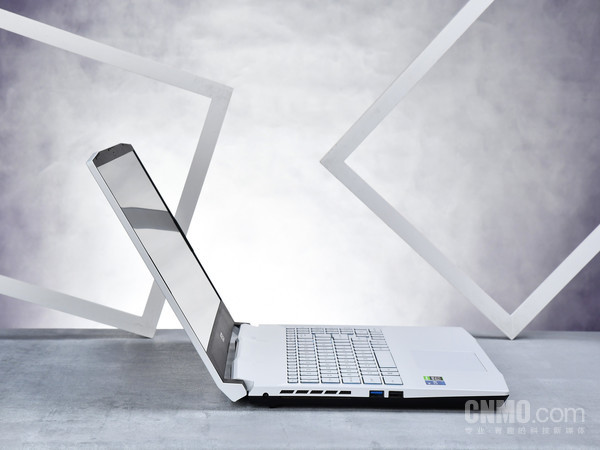 效能顏值和價效比全都有的遊戲筆記本：微星俠客刃15