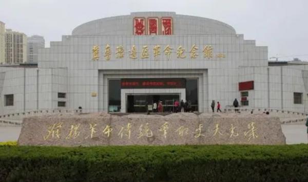 山東一老婦參觀博物館,指著展示櫃說:這是我的!暴露其真實身份 山東一老婦參觀博物館,指著展示櫃說:這是我的!暴露其真實身份