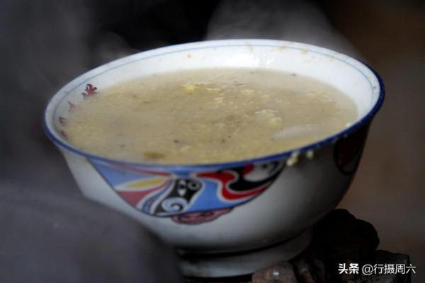 巴蜀奇人隱居山西農村，用塑膠布搭房過冬，看活成啥樣