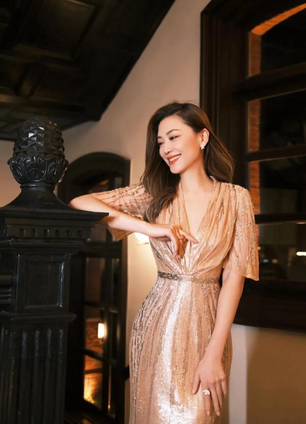 應採兒高畫質美圖,和陳小春太般配了 應採兒高畫質美圖,和陳小春太般配了