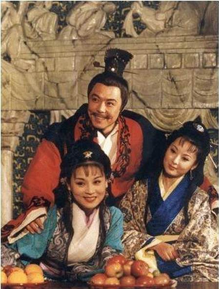 張鐵林：拋妻棄子換國籍，八個女人三個娃，到底是作樂還是作死？