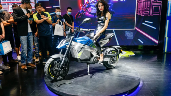 可快充4.2秒破百，全鋁車架續航180—摩獸釋出輕量電摩 悟