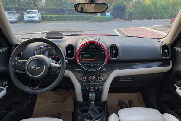 2.0T+8AT+四驅，二手新countryman，豪華感滿滿