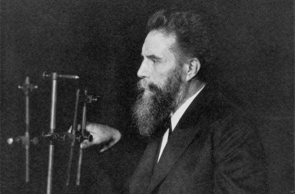 什麼是X射線，它是如何被發現的，對人類有多大影響？