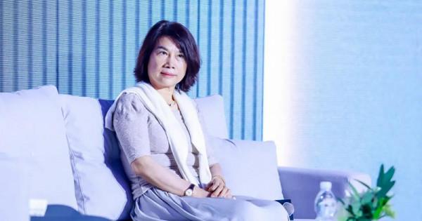 董明珠：30歲喪夫南下打工，從銷售到格力老總，鐵娘子的傳奇人生