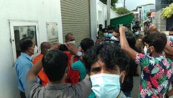 12月7日，日本集體拜鬼；烏克蘭揚言戰勝俄；外國男在巴鐵被燒死