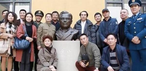 何政軍：倪大紅千方百計偷他辣醬吃，交警貼罰單寫成“趙政委”