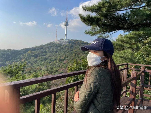 今年流行的奶奶風“毛呢羽絨服”，越土越時髦