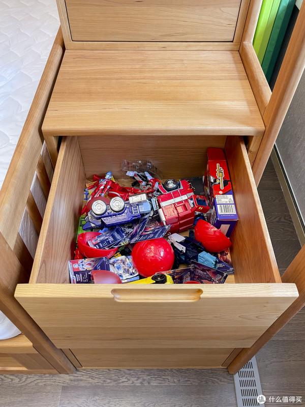 8㎡書房兩面書牆，9㎡兒童房上下鋪衣櫃，小空間利用典範