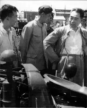 1976年1月8日，敬愛的周總理與世長辭，他一生為國為民，鞠躬盡瘁