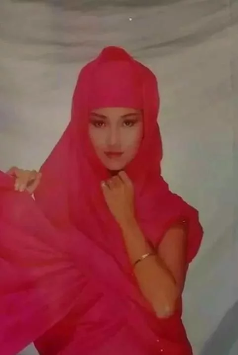 無法重拍瞬間：擁抱張國榮的全智賢，路邊啃甘蔗的李小龍