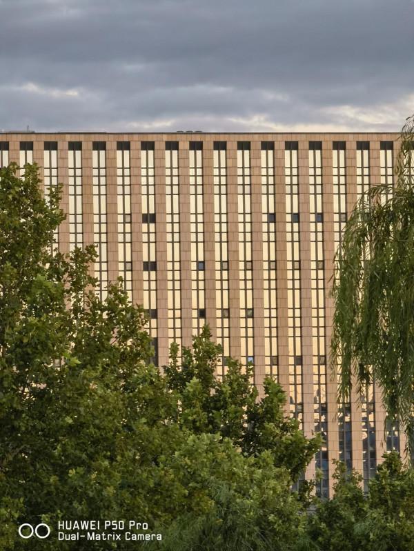 意不意外? 華為P50 Pro首測2: 網友要求再拍10組對比, 逼出它影像極限