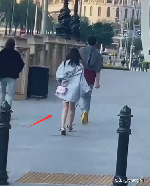 王思聰陪慎婕過情人節，買奢侈品包顯闊氣，女方顏值不如孫一寧