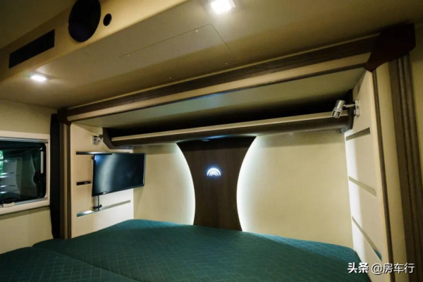 宇通新車重磅釋出：廊橋式線條，臉譜式配色，內有星空頂