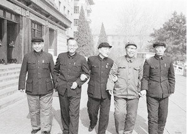 1961年，第三批國民黨戰犯被特赦，廖耀湘就在其中，他的結局如何