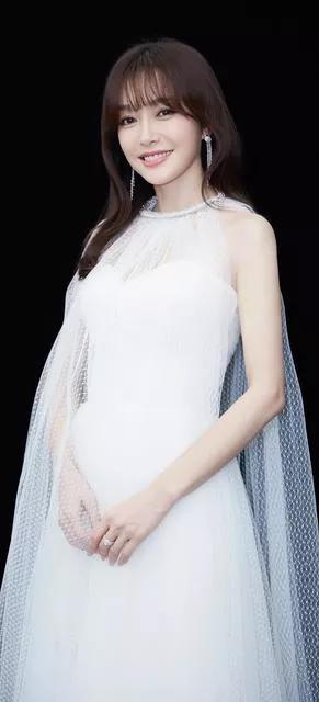 秦嵐美照一冊，欣賞