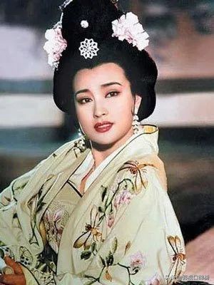 盤點五大不服老的女明星：陳德容濾鏡嚴重，蕭薔在臉上“下功夫”