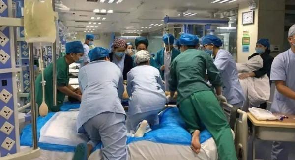 一個患者說胃痛，在醫院打了個吊瓶，然後就突然死亡