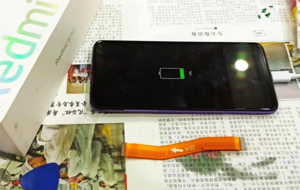 數碼小白手機壞了找維修，師傅要價幾百，十塊錢買根線自己修好了