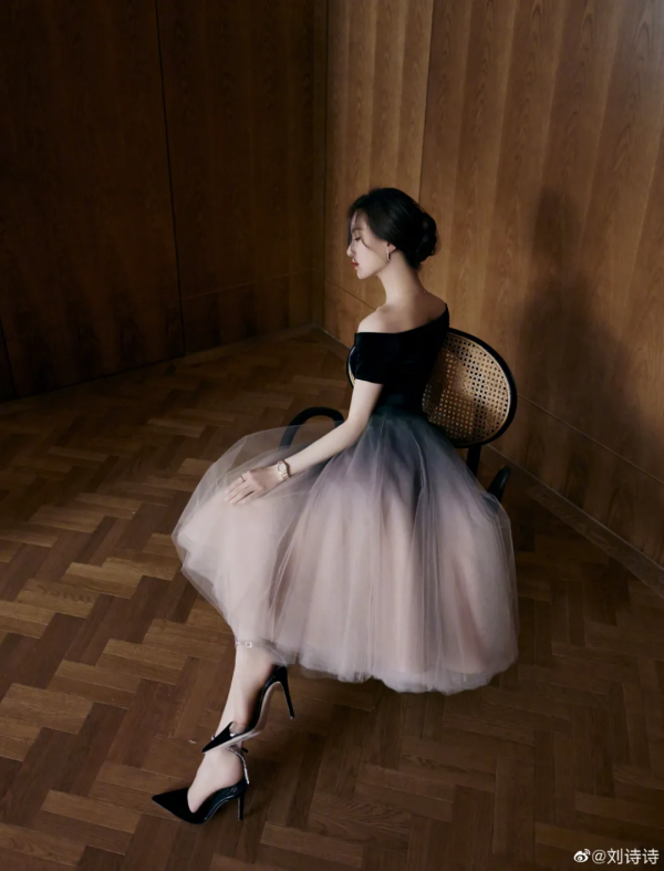 劉詩詩的煙燻妝殺瘋了?這就是人間黑天鵝吧 劉詩詩的煙燻妝殺瘋了?這就是人間黑天鵝吧