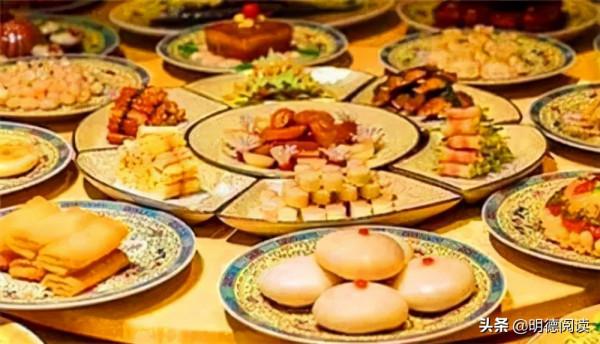 乾隆一天的生活是怎樣的? 乾隆一天的生活是怎樣的?