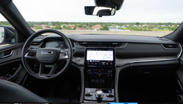 2022款吉普大切諾基L可裝配前排乘客螢幕 選裝售價1095美元 2022款吉普大切諾基L可裝配前排乘客螢幕 選裝售價1095美元