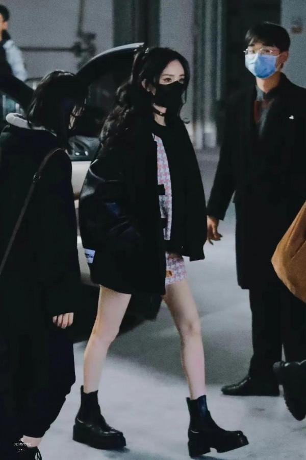 楊冪：口罩也遮不住的美貌