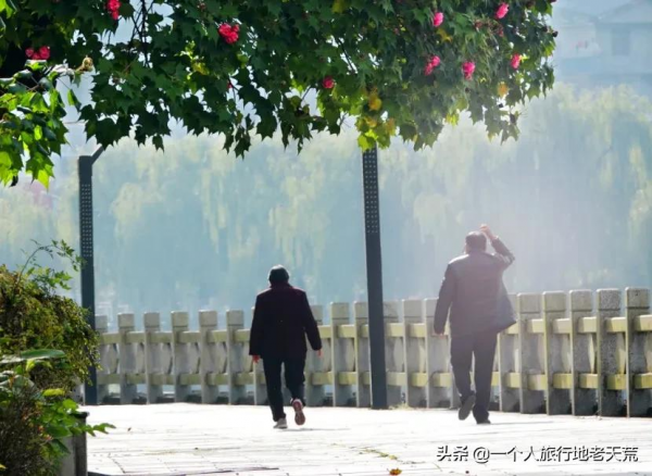 李子柒“隱居”地公開，這座比成都還安逸的城市，究竟是什麼地方