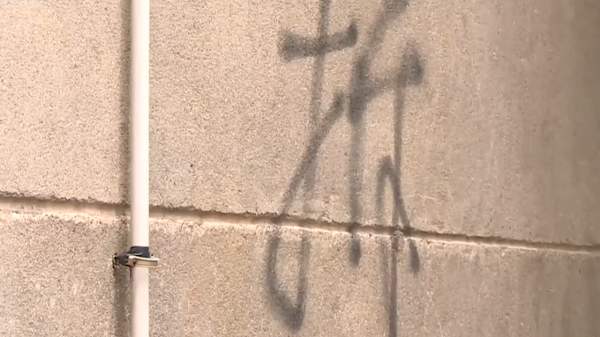 湖南媳婦好吃懶做，吃喝拉撒全在臥室解決，氣得老公掂菜刀砍她