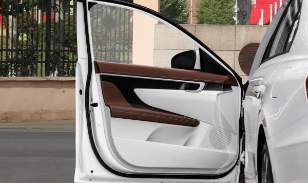 採用雙外觀設計,售價十幾萬元的中型車名圖,為何銷量不高 採用雙外觀設計,售價十幾萬元的中型車名圖,為何銷量不高