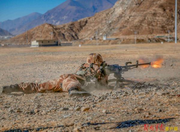 火力全開！直擊重機槍實彈射擊現場