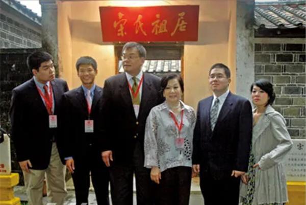 孔德基,是宋氏三姐妹唯一的孫輩後人,母親是好萊塢女明星 孔德基,是宋氏三姐妹唯一的孫輩後人,母親是好萊塢女明星