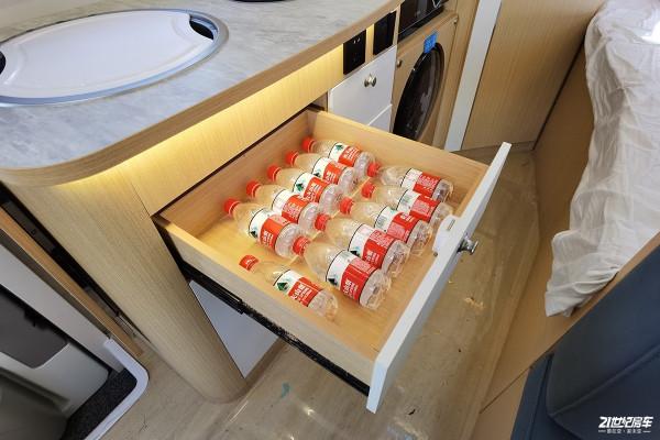 12V+48V雙電源系統!大空間配置全面,升級銀燕C05平頭房車 12V+48V雙電源系統!大空間配置全面,升級銀燕C05平頭房車