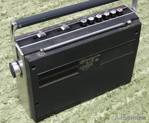 索尼 SONY CF-1700單卡帶行動式收錄機音響 索尼 SONY CF-1700單卡帶行動式收錄機音響